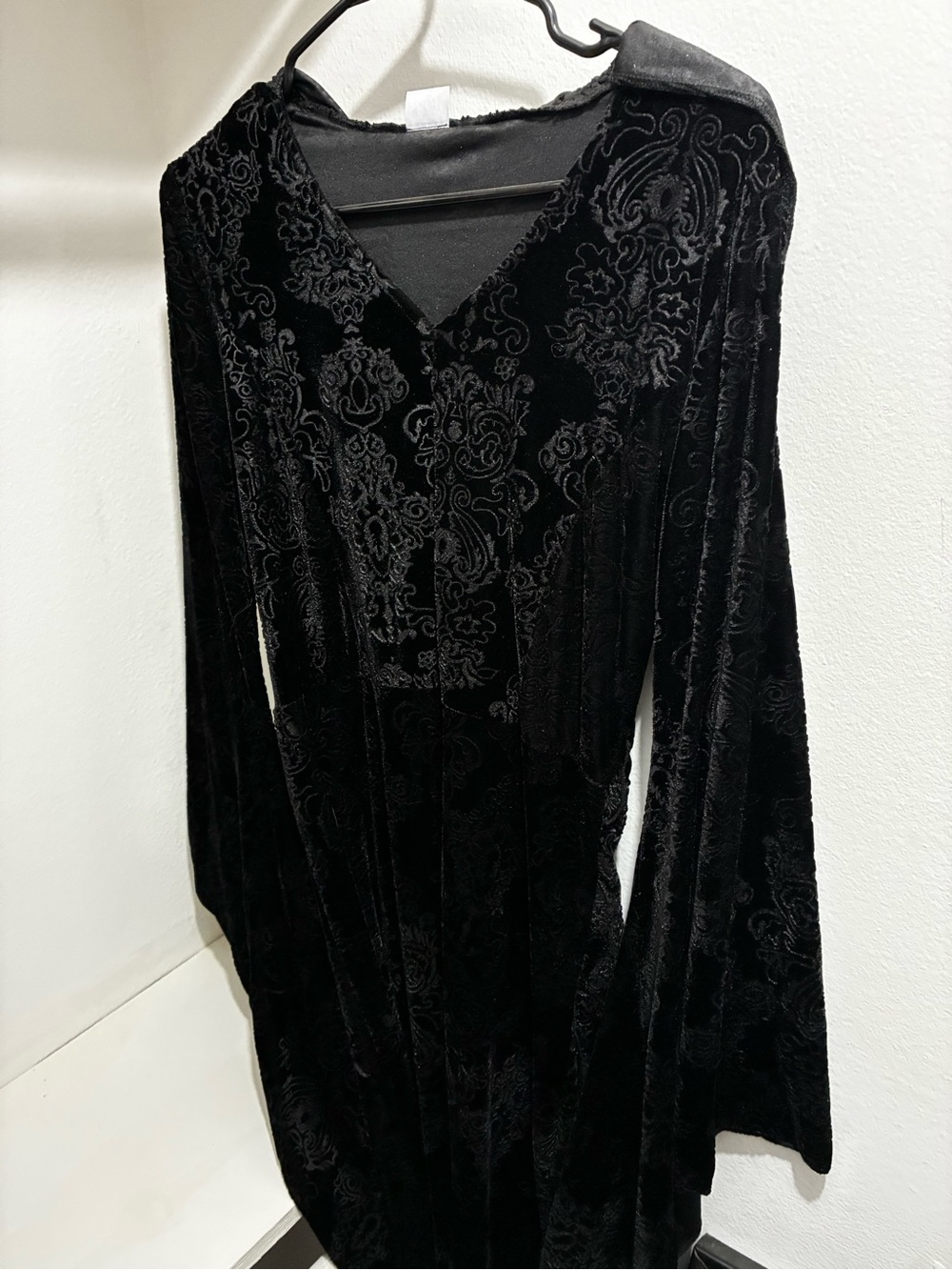 Spirit Black Velvet Long Sleeve V-Neck Dress